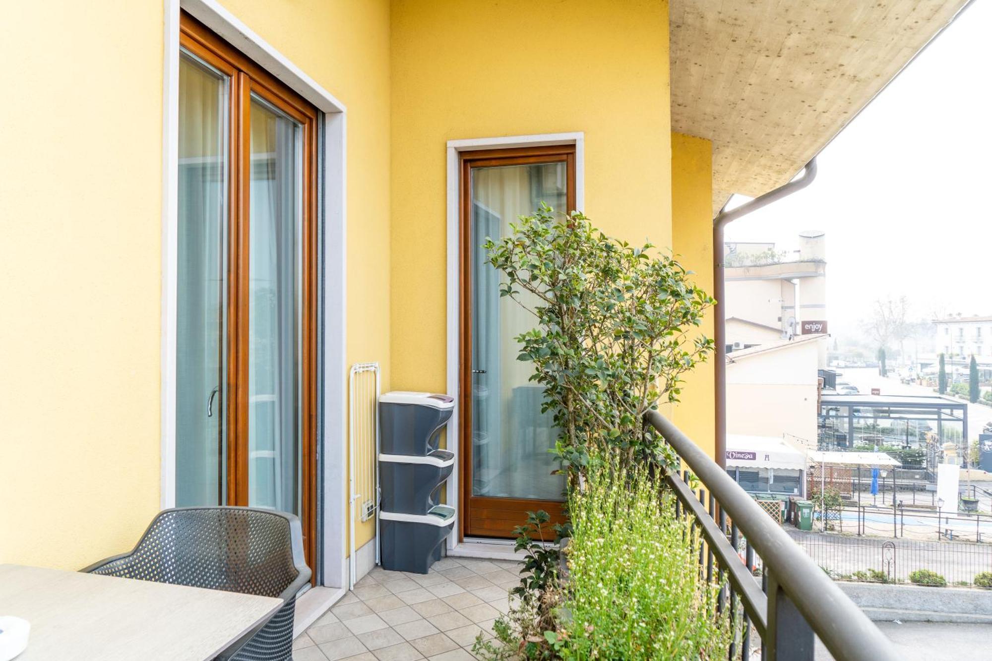 Hatelier Garda Home By Enjoy Garda Hotel Peschiera del Garda Exterior photo